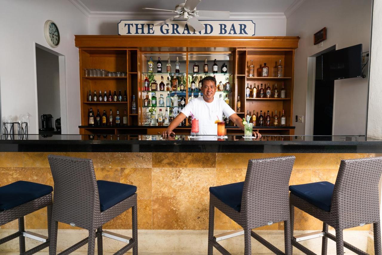 The Regent Grand Hotel Grace Bay Eksteriør billede